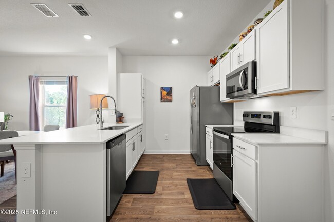 Building Photo - 955 Rivertree Pl