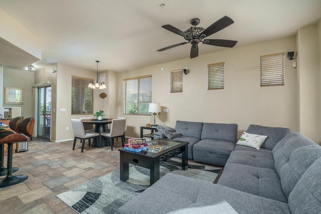 Building Photo - 280 S Evergreen Rd