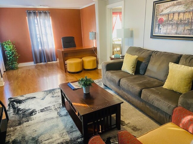 Building Photo - 2 Bedroom/1 Bath Furnished Rental - Whole ...