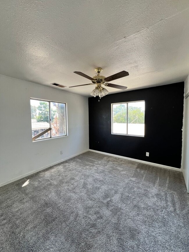 Building Photo - 2 Story, 2 Bedrooms, 2 Bath home with larg...