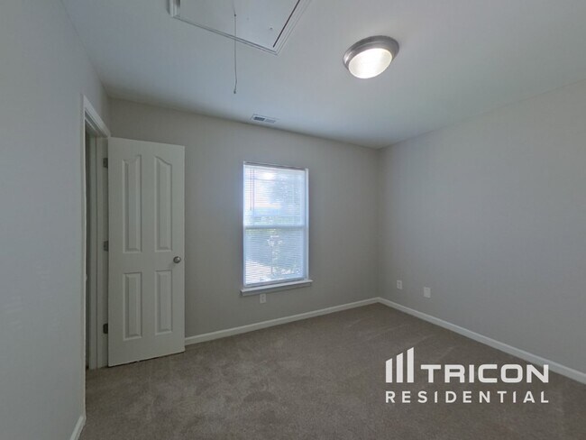Building Photo - 345 Hunslet Cir