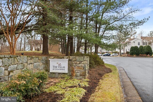 Building Photo - 100 Westwick Ct