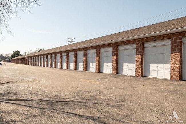 Building Photo - 18 E Old Willow Rd