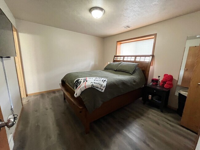 Building Photo - 3 Bed/2 Bath Apartment in Sioux Falls!