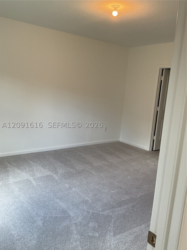 Building Photo - 5924 NW Fairfox Wy