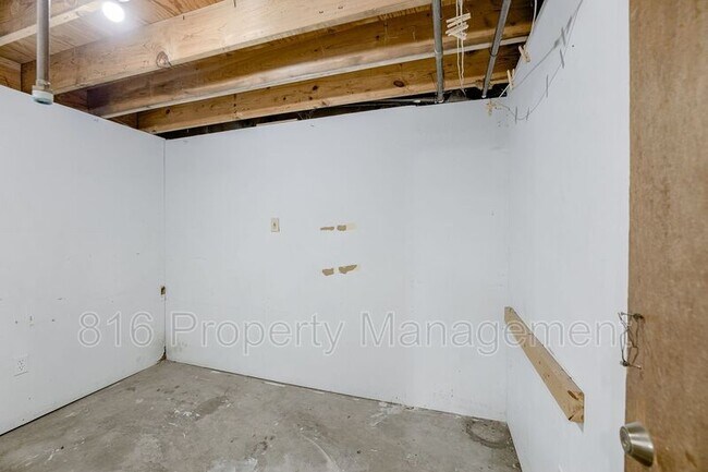 Building Photo - 11125-11127 E 84th Terr