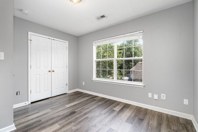 Building Photo - 6656 Blythedale Dr