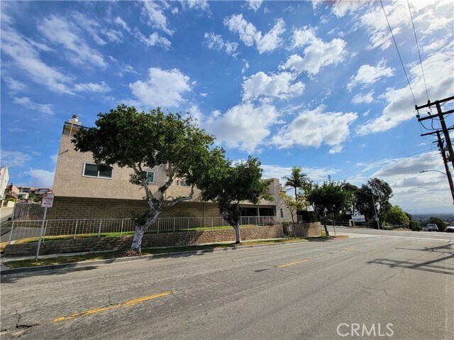Building Photo - 2755 E Hill St