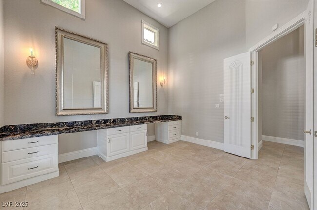 Building Photo - 9813 Edgeview Pl