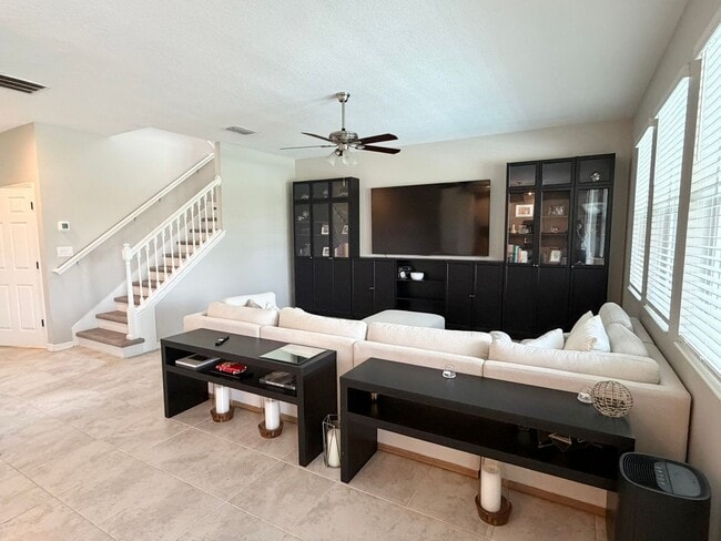 Building Photo - 1659 Chatsworth Cir