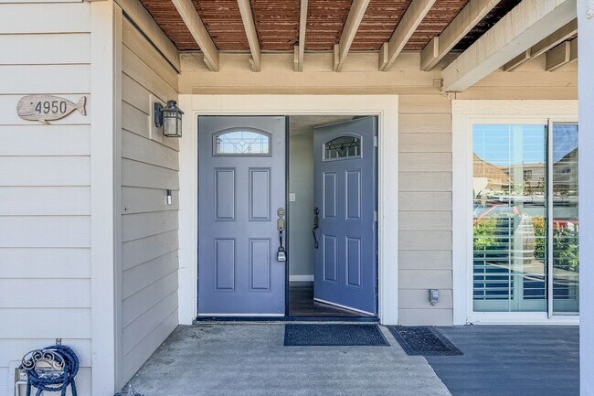 Building Photo - 4950 Nautilus St