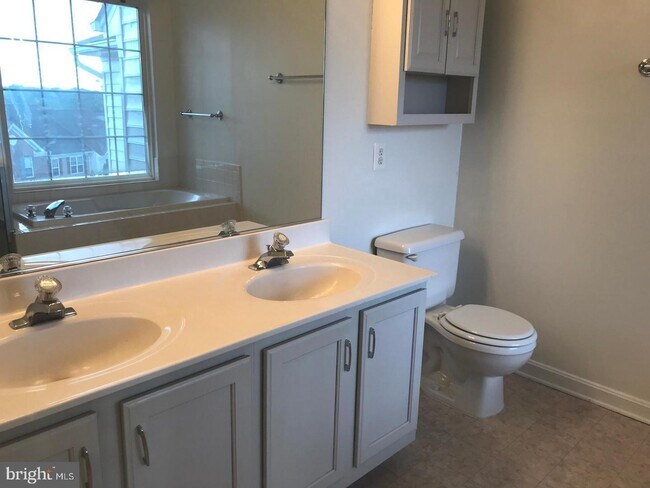 Building Photo - 11613 Amara Pl