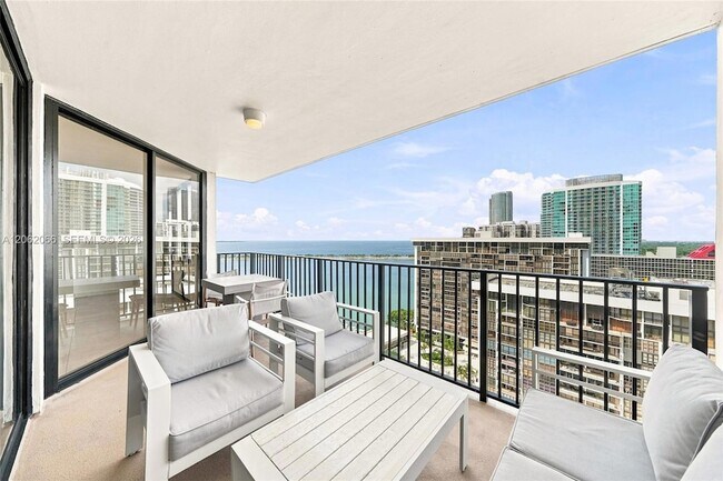 Building Photo - 1901 Brickell Ave