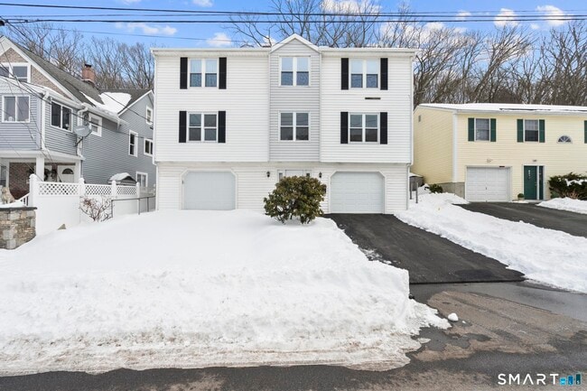 Building Photo - 35 Woodlawn Ave