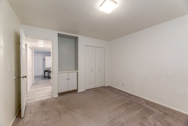 Building Photo - Updated Condo In Excellent Location!