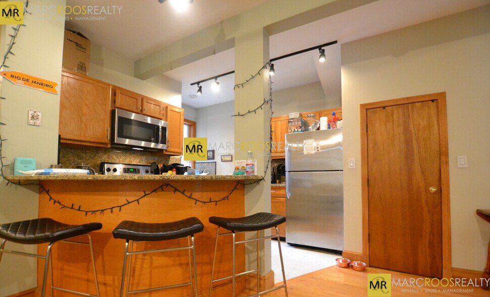 Primary Photo - 77 Easton St