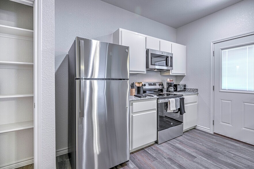 Building Photo - 5812 McGregor Loop