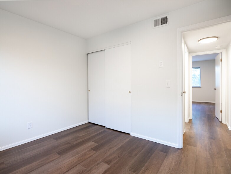 Building Photo - 7951 Royal Arms Ct