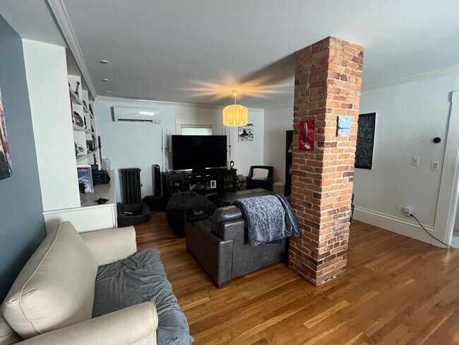 Building Photo - 15 Orchard St