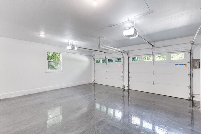 Building Photo - BEAUTIFUL UPDATED RAMBLER WITH LARGE GARGE
