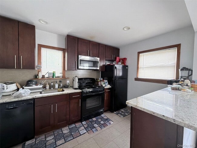 Building Photo - 34 Parkside Dr