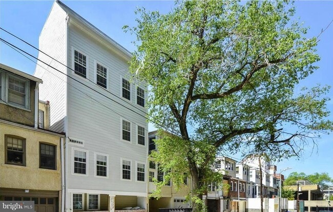 Building Photo - 1636 Argonne Pl NW