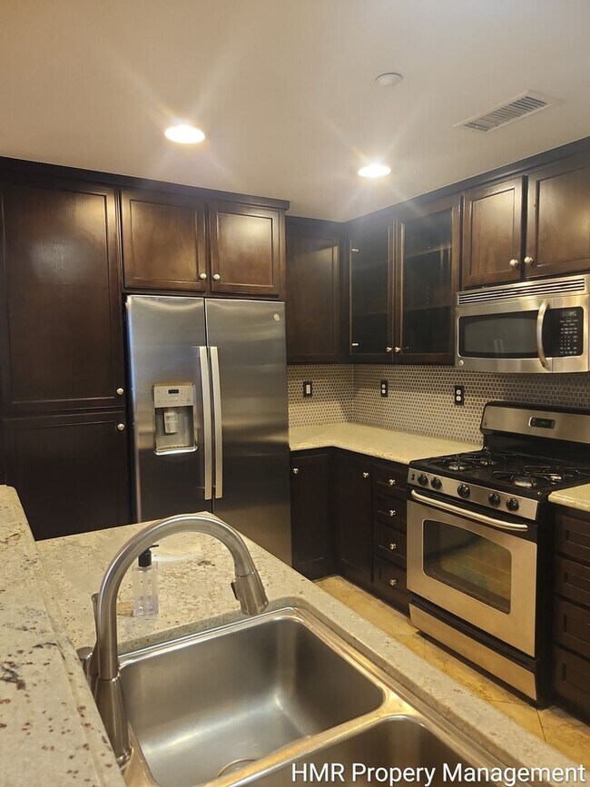 Building Photo - Modern 2-Bedroom Condo Near Victoria Gardens