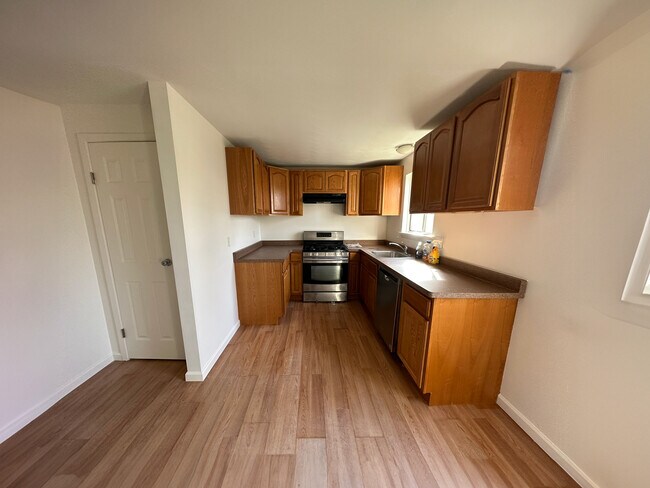 Building Photo - 1078C Mount Hope Ave