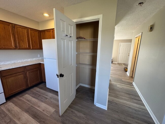 Building Photo - Townhouse in Murray