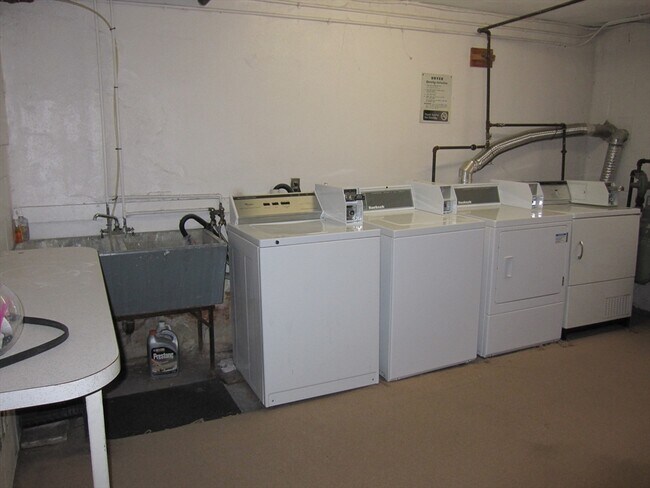 Building Photo - 194 Lincoln St