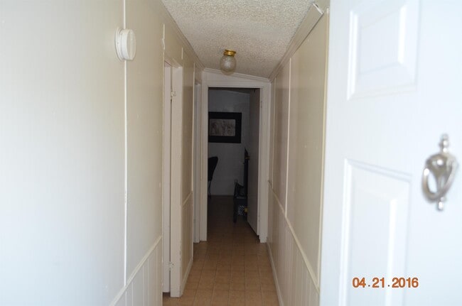 Building Photo - 1105 N Lamesa Rd