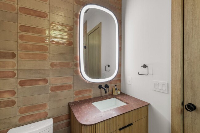 Building Photo - 575 Early Dr