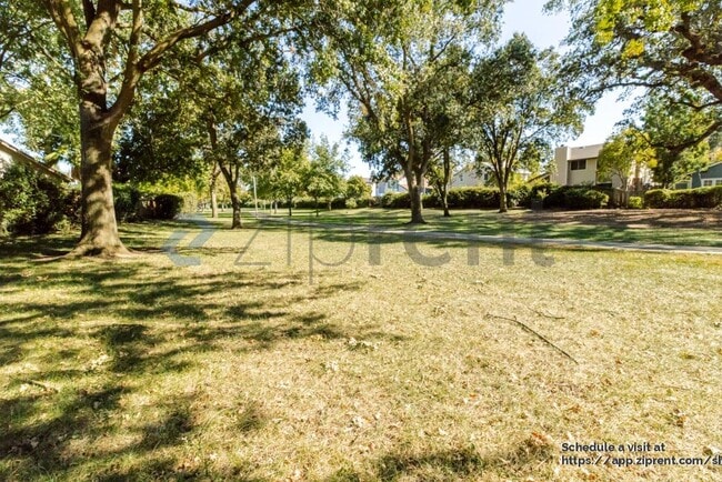 Building Photo - 5912 Laguna Villa Way
