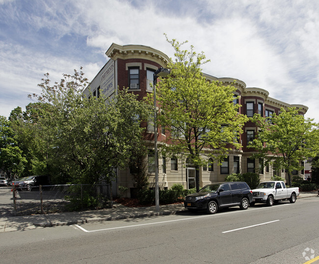 Primary Photo - Brighton Avenue Apartments, 19-25