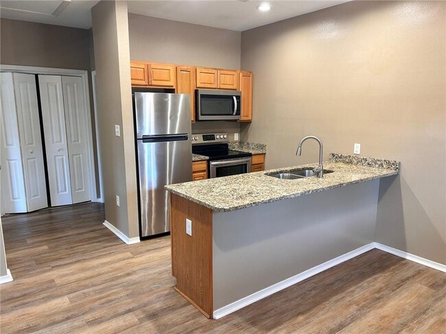 Building Photo - 5640 Mounthill Ct