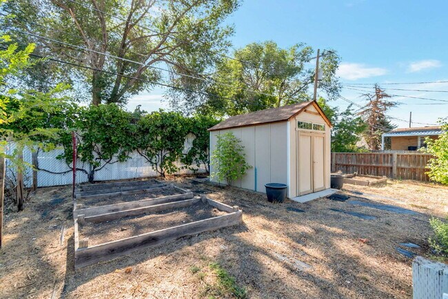 Building Photo - AVAILABLE NOW - Charming Sugar House Bungalow