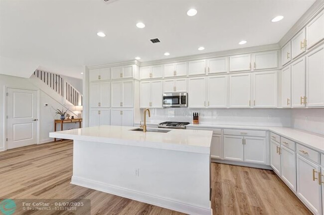 Building Photo - 16216 Sea Turtle Pl