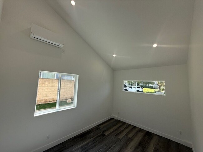Building Photo - ADU 2 Bedroom for Rent in Sylmar!