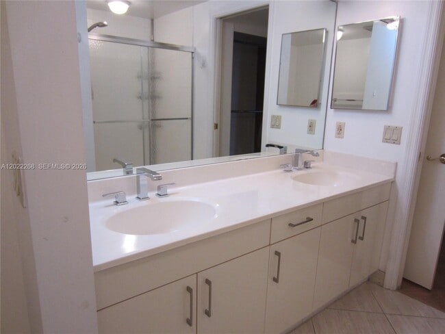 Building Photo - 3610 Yacht Club Dr