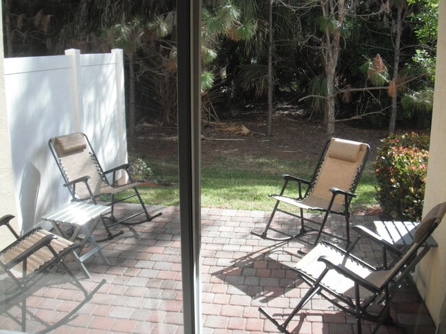 Building Photo - 3063 SW Otter Ln