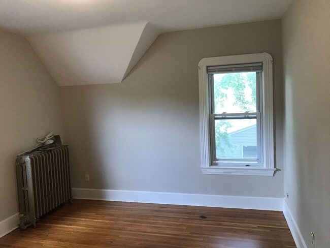 Building Photo - DO NOT MISS! Four-Bedroom Single Family Ho...