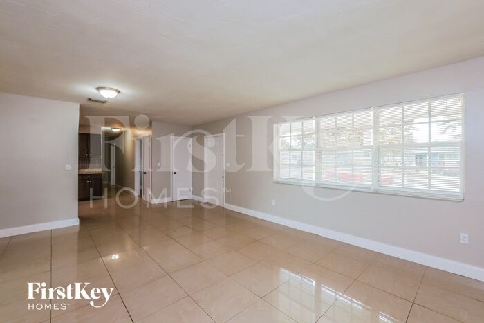 Building Photo - 221 N 65th Way