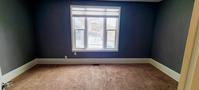 Building Photo - Stunning 5 Bedroom, 2 Bathroom Home in Minneapolis! Available 3/1/2026-Section 8 Accepted