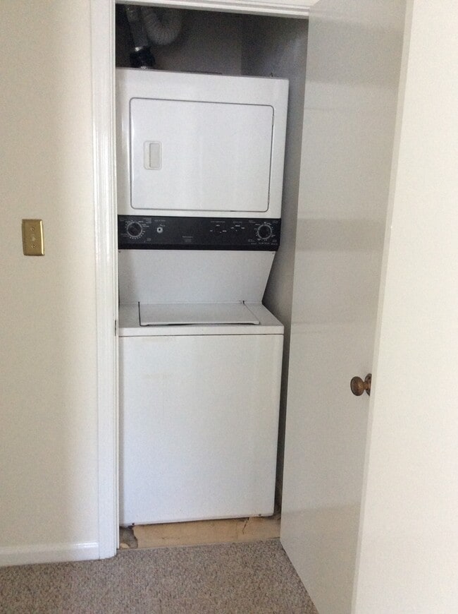 Building Photo - Beautiful Condo Just 3 Blocks from Oceanfront!