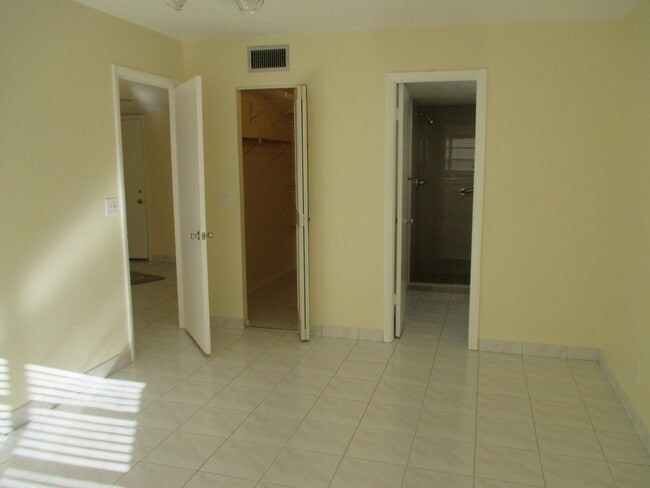 Building Photo - 200 Lake Carol Dr