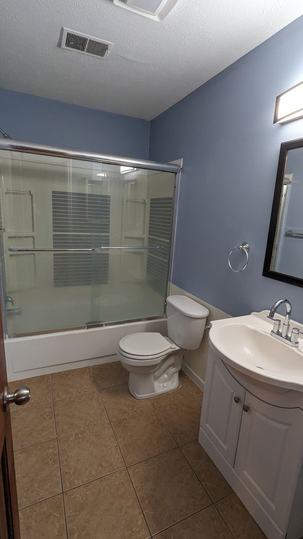 Building Photo - Updated and historic downtown Council Bluffs apartment