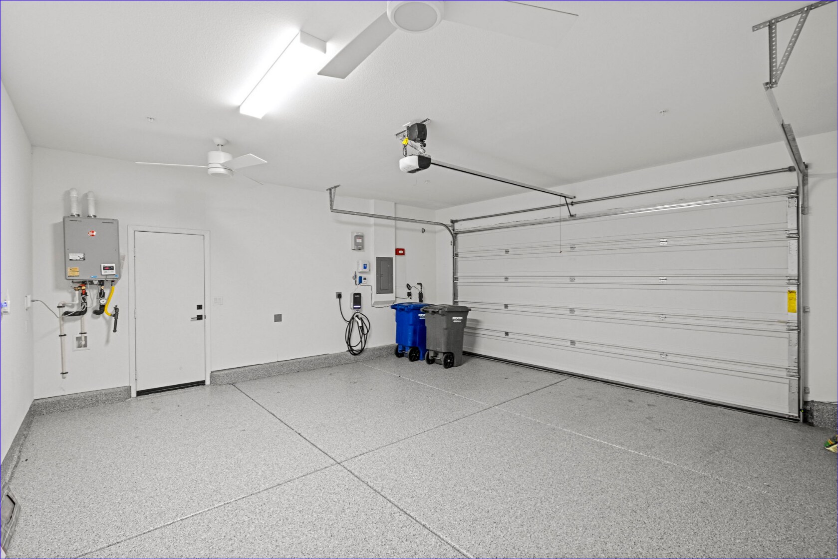 Building Photo - 1373 Topanga Dr