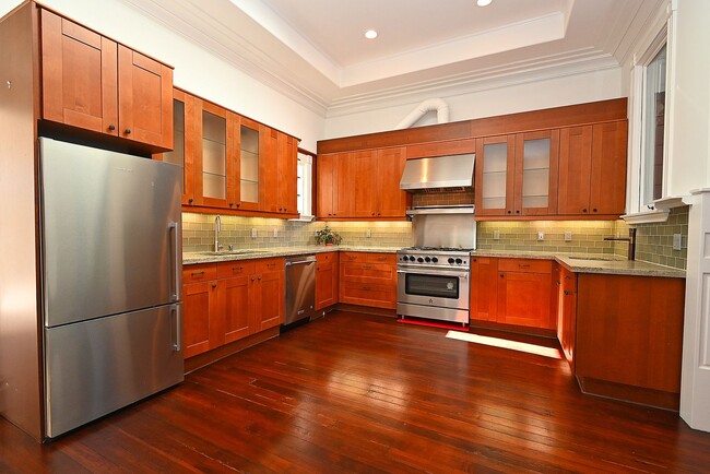 Building Photo - January Special!  Elegant 4 br/2 ba Victor...