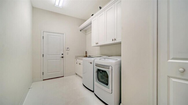 Building Photo - 1111 Mallorca Dr