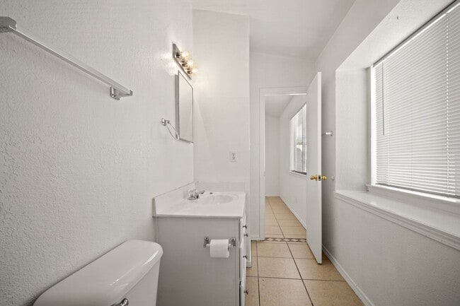 Building Photo - BEAUTIFUL EASTSIDE EL PASO HOME